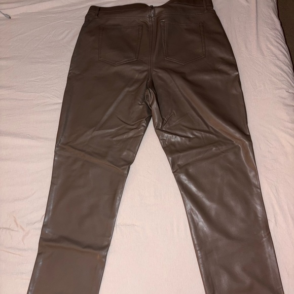 Abercrombie & Fitch 90’s Ultra High Rise Vegan Leather Pant - Picture 2 of 3